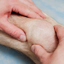 Czym jest artroskopia kolana i kto powinien się poddać zabiegowi?